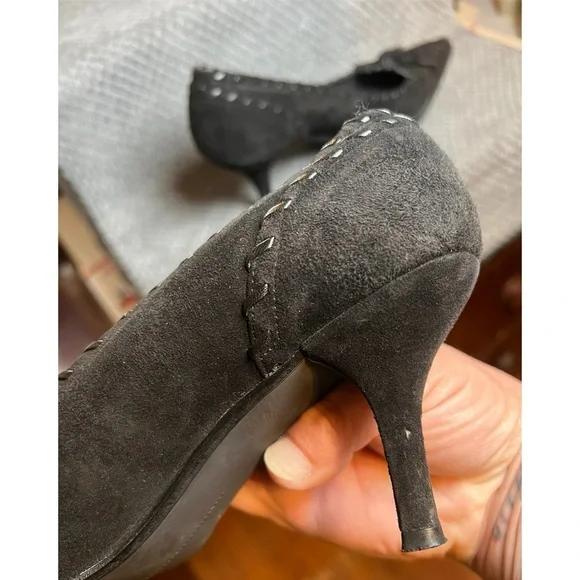 Stuart Weitzman Pointed Toe Heels Black Suede Tassels Size 6.5M - Picture 11 of 16